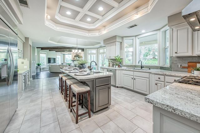 10198 N Spanish Bay Drive, Fresno, CA 93720