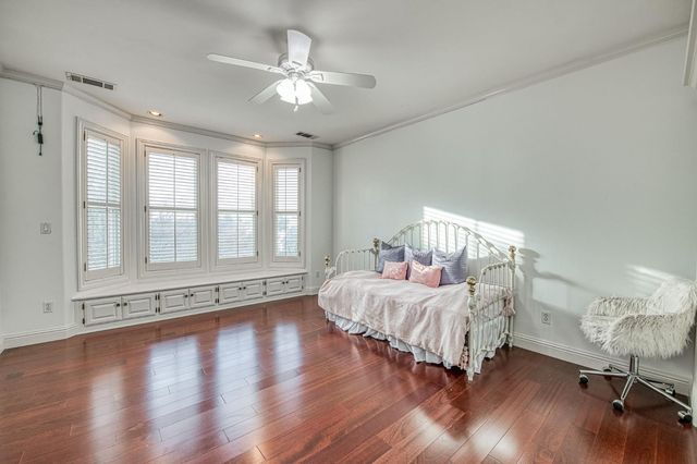 10198 N Spanish Bay Drive, Fresno, CA 93720