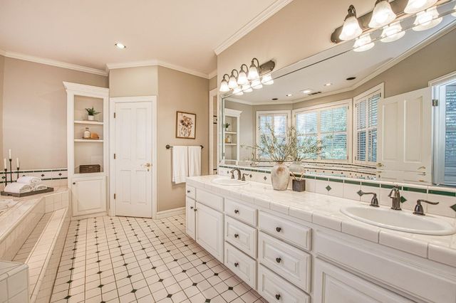 10198 N Spanish Bay Drive, Fresno, CA 93720