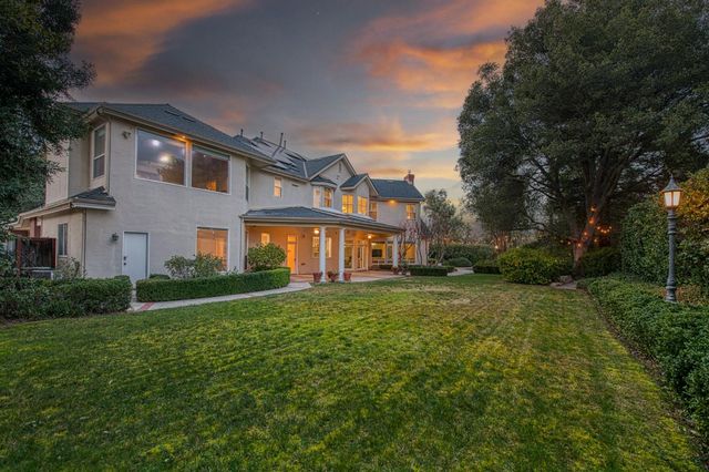 10198 N Spanish Bay Drive, Fresno, CA 93720