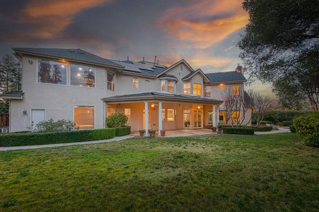 10198 N Spanish Bay Drive, Fresno, CA 93720