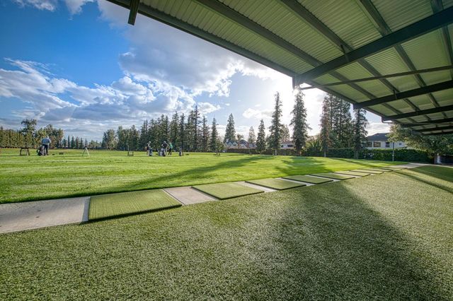 10198 N Spanish Bay Drive, Fresno, CA 93720