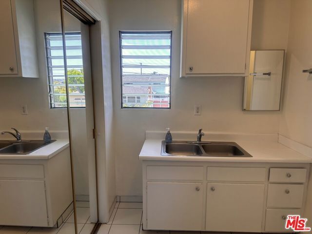 5411 S Centinela Avenue 3, Los Angeles, CA 90066
