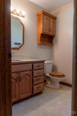 2703 E 2010 Road, Hugo, OK 74743