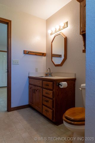 2703 E 2010 Road, Hugo, OK 74743