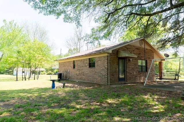 2703 E 2010 Road, Hugo, OK 74743