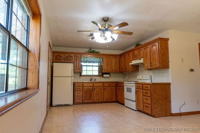 2703 E 2010 Road, Hugo, OK 74743