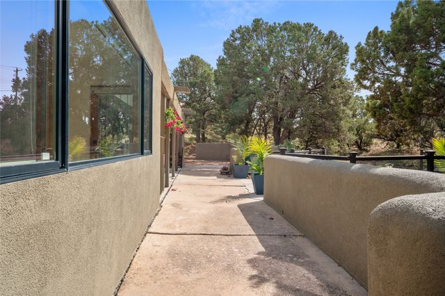 7 Cibola Circle, Santa Fe, NM 87505