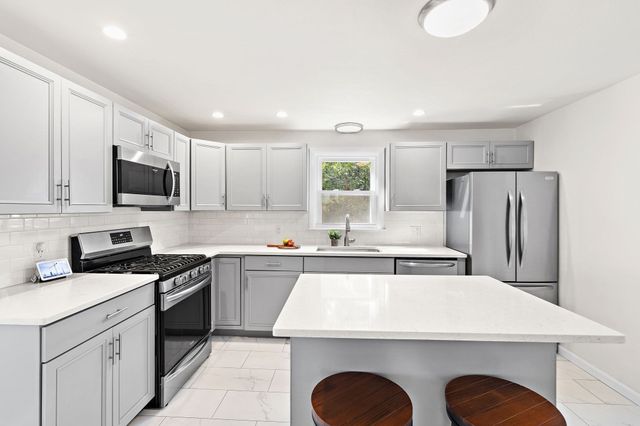 468 Underwood St, Holliston, MA 01746