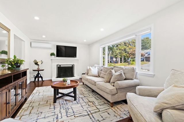 468 Underwood St, Holliston, MA 01746