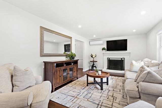 468 Underwood St, Holliston, MA 01746