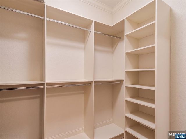 9 Goffle Brook Court 205, Hawthorne, NJ 07506