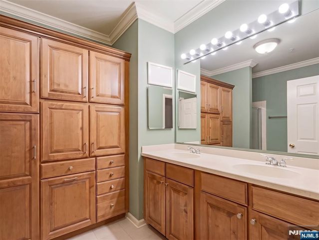 9 Goffle Brook Court 205, Hawthorne, NJ 07506