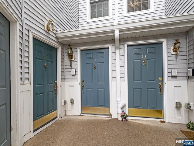 9 Goffle Brook Court 205, Hawthorne, NJ 07506