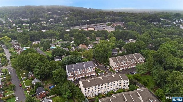 9 Goffle Brook Court 205, Hawthorne, NJ 07506
