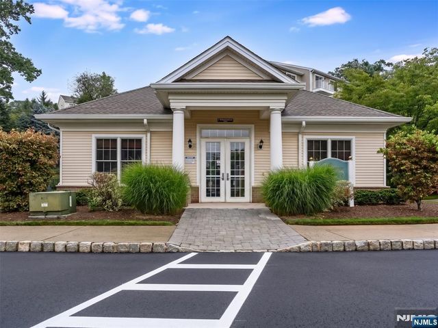 9 Goffle Brook Court 205, Hawthorne, NJ 07506