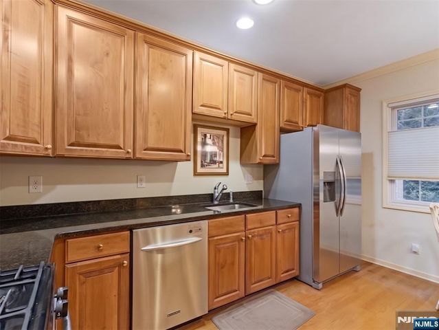 9 Goffle Brook Court 205, Hawthorne, NJ 07506