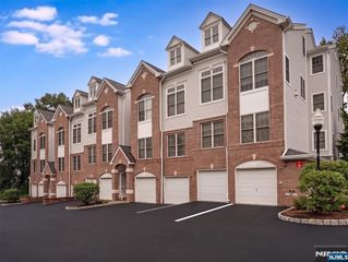 9 Goffle Brook Court 205, Hawthorne, NJ 07506
