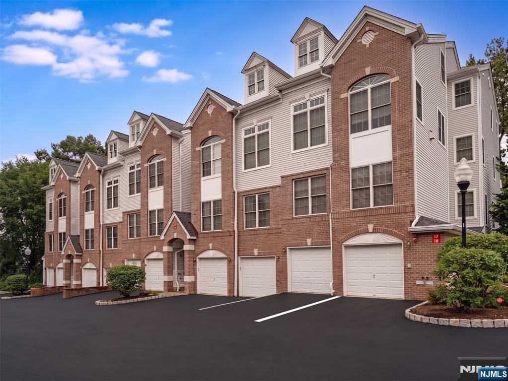 9 Goffle Brook Court 205, Hawthorne, NJ 07506