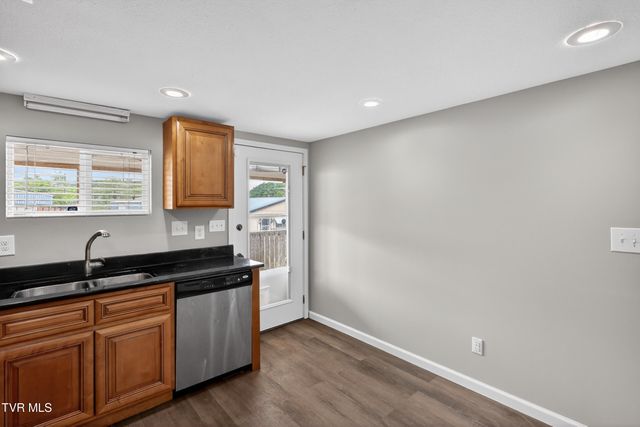 2112 East Myrtle Avenue, Johnson City, TN 37601