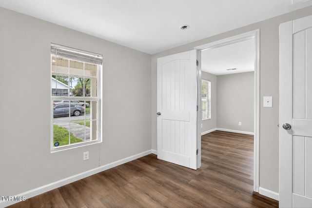 2112 East Myrtle Avenue, Johnson City, TN 37601