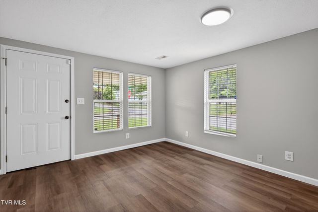 2112 East Myrtle Avenue, Johnson City, TN 37601