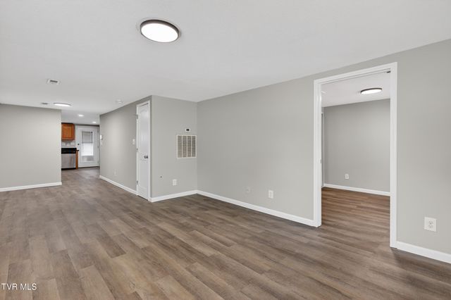 2112 East Myrtle Avenue, Johnson City, TN 37601