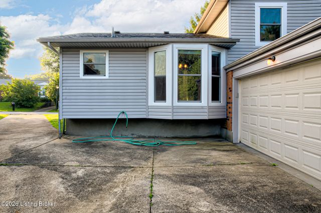 4318 Cara Way, Louisville, KY 40299