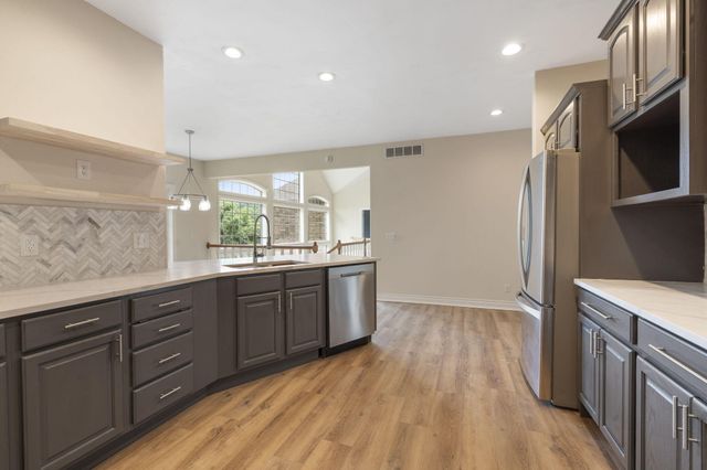 1007 Silvercrest Place, Reeds Spring, MO 65737