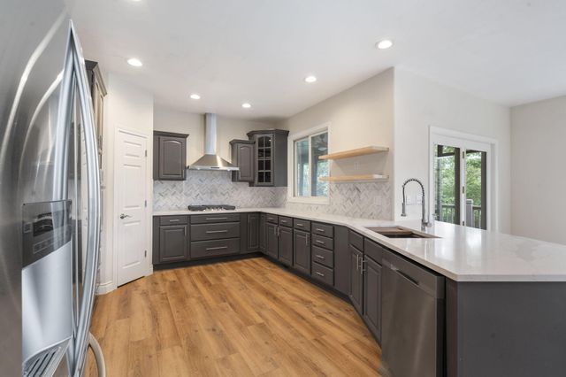 1007 Silvercrest Place, Reeds Spring, MO 65737