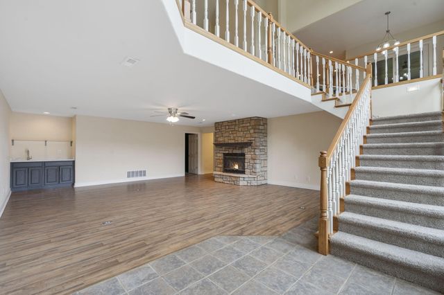 1007 Silvercrest Place, Reeds Spring, MO 65737