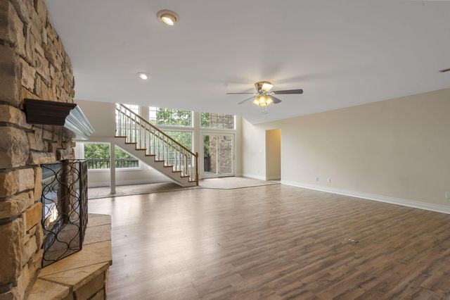 1007 Silvercrest Place, Reeds Spring, MO 65737