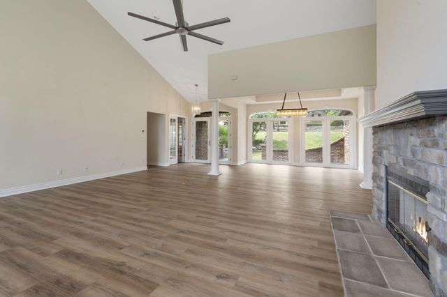 1007 Silvercrest Place, Reeds Spring, MO 65737