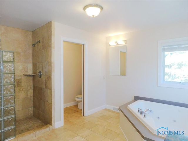 7936 Rockridge Drive, Maumee, OH 43537