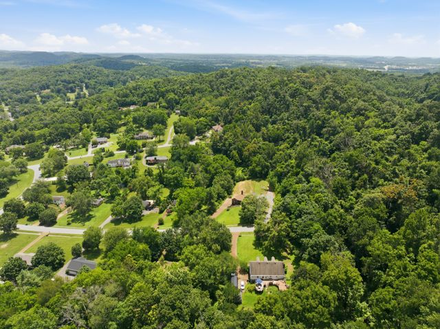111 Dogwood Ln, Franklin, TN 37064