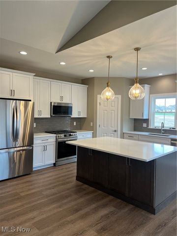 8729 Harvest Glenn Trail 17, Poland, OH 44514