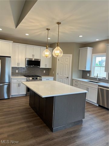 8729 Harvest Glenn Trail 17, Poland, OH 44514