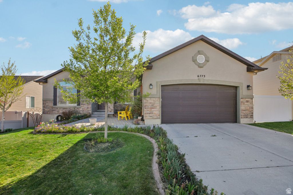 Image 2 of property listing at 6773 S LIZA LN, West Jordan, UT 84081