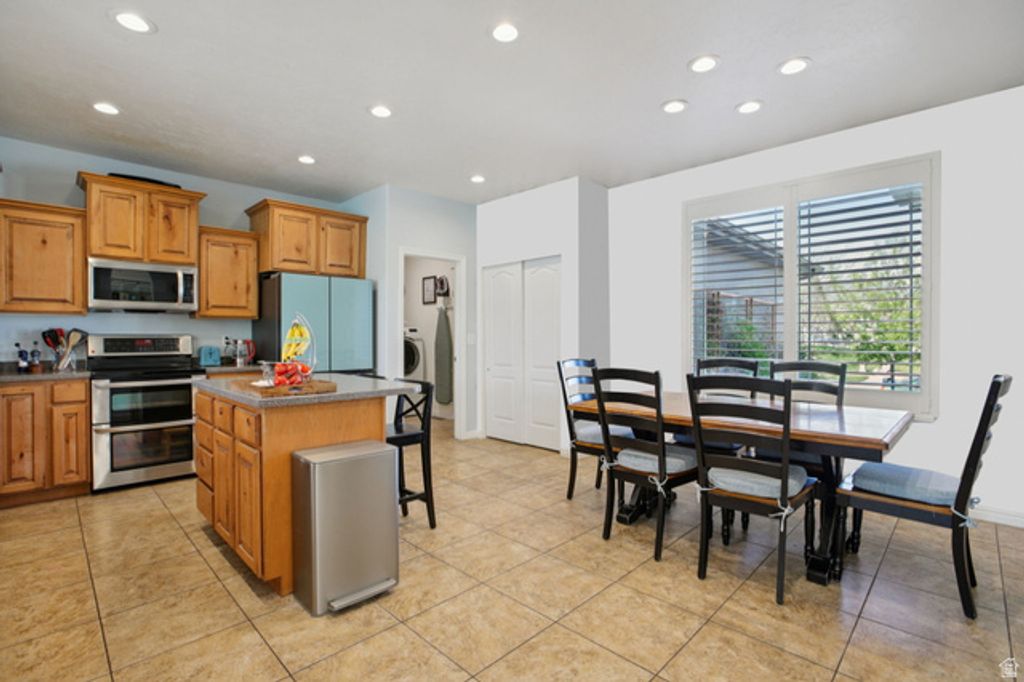 Image 14 of property listing at 6773 S LIZA LN, West Jordan, UT 84081