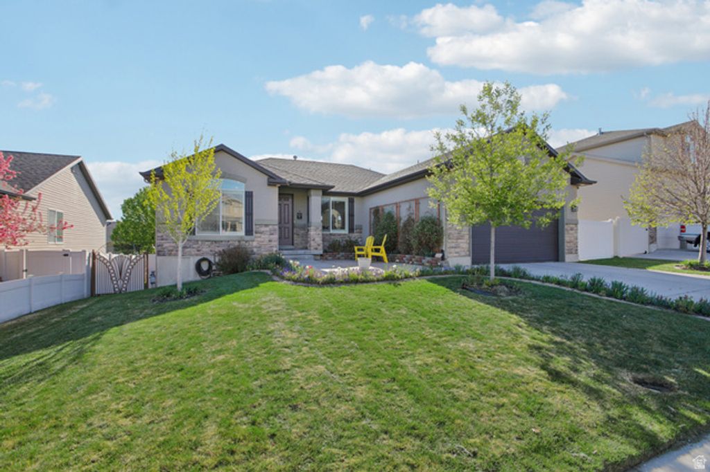 Image 5 of property listing at 6773 S LIZA LN, West Jordan, UT 84081
