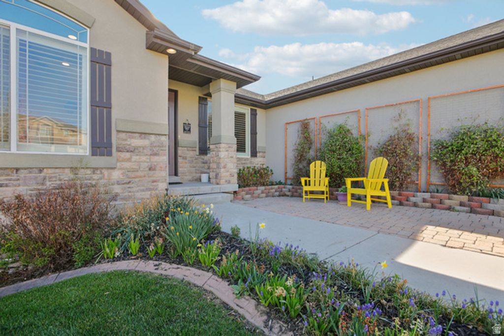 Image 6 of property listing at 6773 S LIZA LN, West Jordan, UT 84081