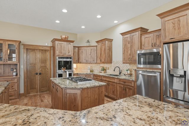 3501 SW Welton Grove Circle, Topeka, KS 66610