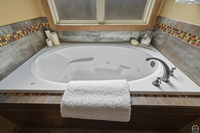 3501 SW Welton Grove Circle, Topeka, KS 66610