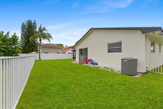 2569 SW 14th Court, Deerfield Beach, FL 33442