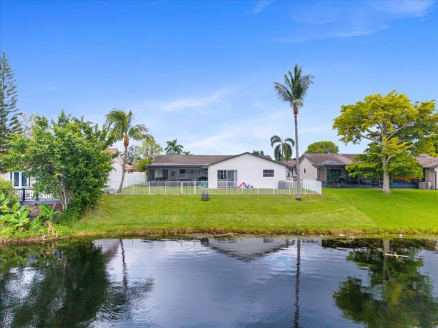 2569 SW 14th Court, Deerfield Beach, FL 33442
