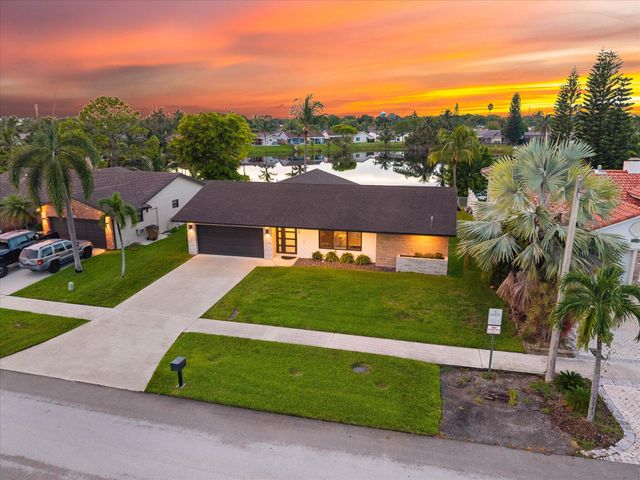 2569 SW 14th Court, Deerfield Beach, FL 33442
