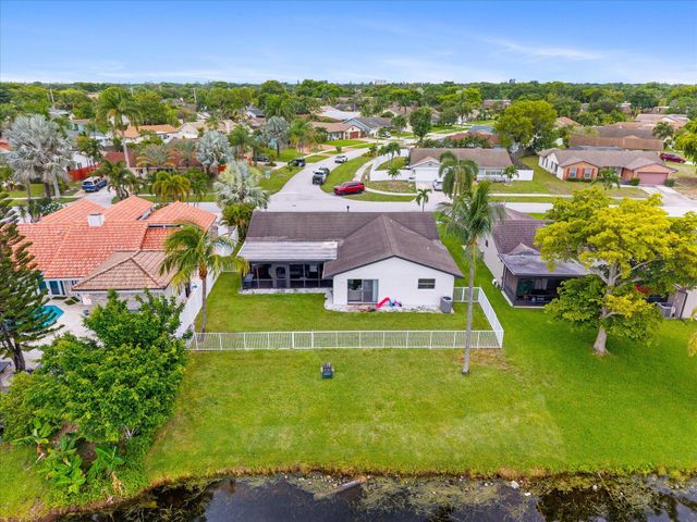 2569 SW 14th Court, Deerfield Beach, FL 33442