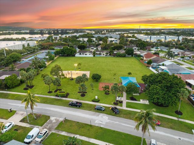2569 SW 14th Court, Deerfield Beach, FL 33442