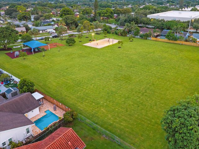 2569 SW 14th Court, Deerfield Beach, FL 33442