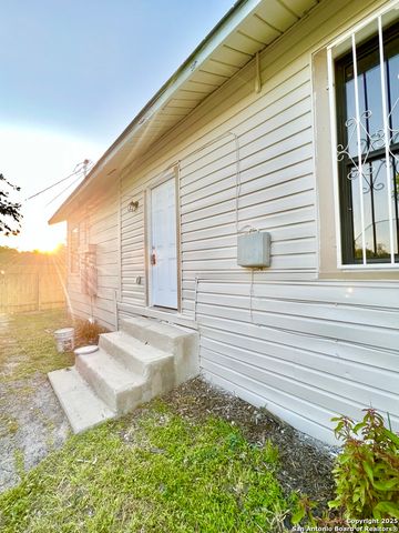 4611 hackberry, San Antonio, TX 78223